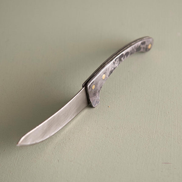 http://sett.onemercantile.com/cdn/shop/products/BlackthorneCheeseKnife_grande.jpg?v=1572916590