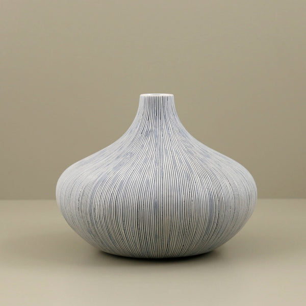 Monique Porcelain Vase / Stripe Blue + sett – One Mercantile / Sett