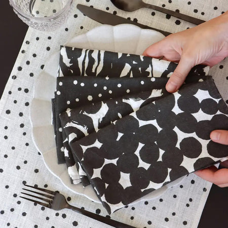 Leila Simon Hayes 4pc Napkin Set / Black & White Mix