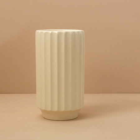 Monroe Vase / Vintage White