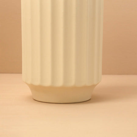 Monroe Vase / Vintage White