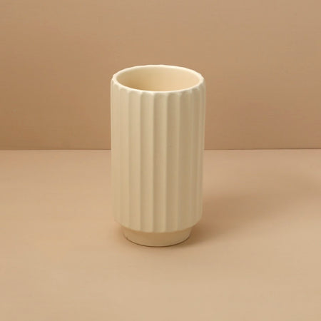 Monroe Vase / Vintage White