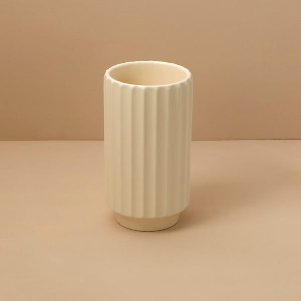 Monroe Vase / Vintage White