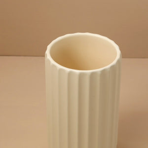 Monroe Vase / Vintage White
