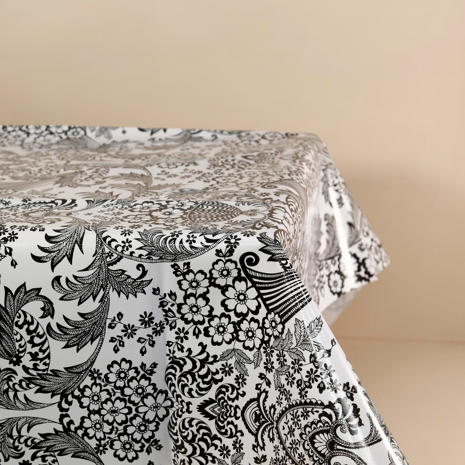 Oilcloth Tablecloth / Paradise Black + sett – One Mercantile / Sett
