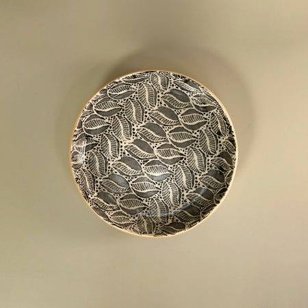 Terrafirma Large Round Cocktail Platter / Tahiti / Black