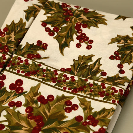 Winterberry Tablecloth / Dark Ecru