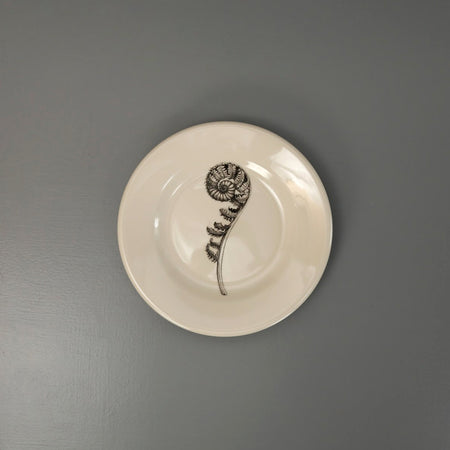 Laura Zindel Bistro Plate / Coiled Wood Fern