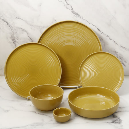 Essential Round Serving Platter / Mustard