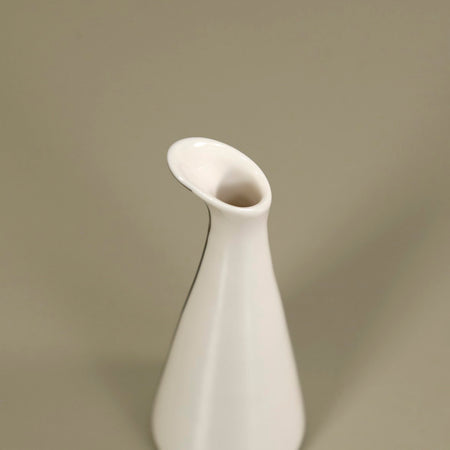 Möbius Keramikk Petite Pourer / Bud Vase / Black