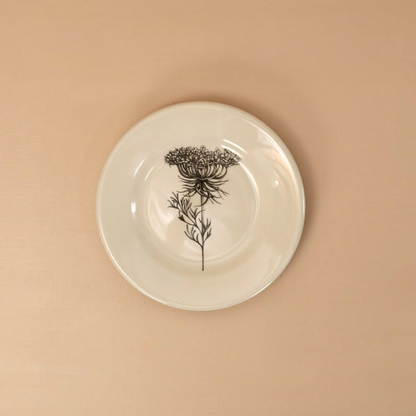 Laura Zindel Bistro Plate / Queen Anne's Lace