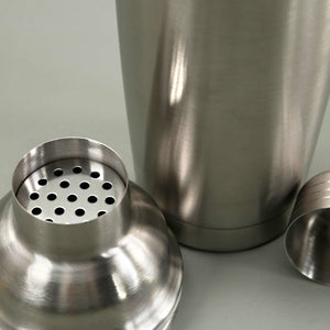 Vacuum Insulated Stainless Steel Cocktail Shaker / 25 oz
