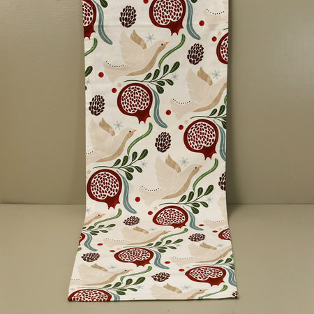 Winter Berry Runner / 13.5" x 73"