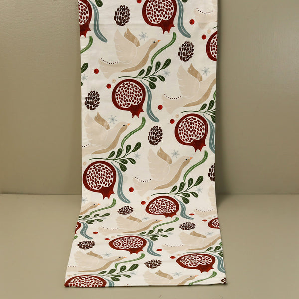 Winter Berry Runner / 13.5" x 73"