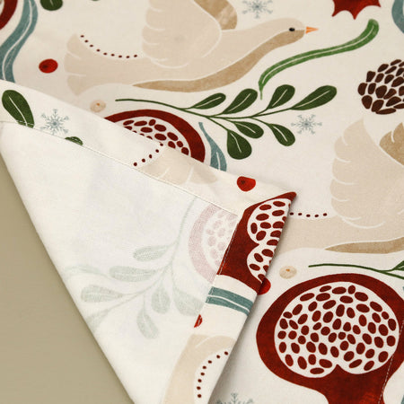 Winter Berry Runner / 13.5" x 73"