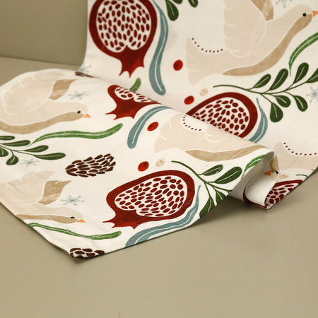 Winter Berry Runner / 13.5" x 73"