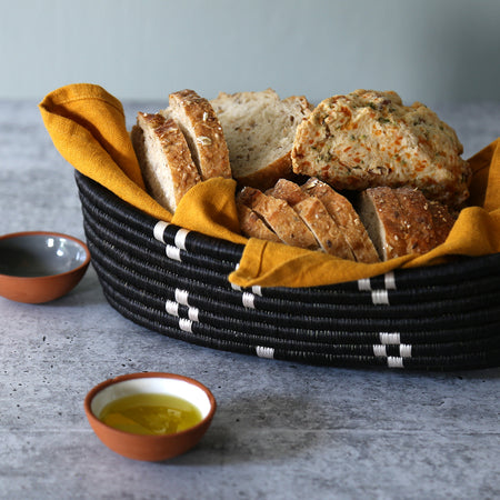 Bread Basket / Munazi
