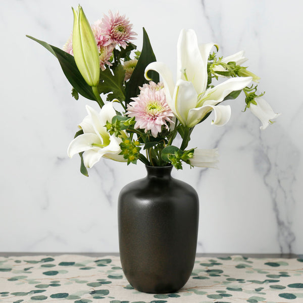 Plum Vase / Black