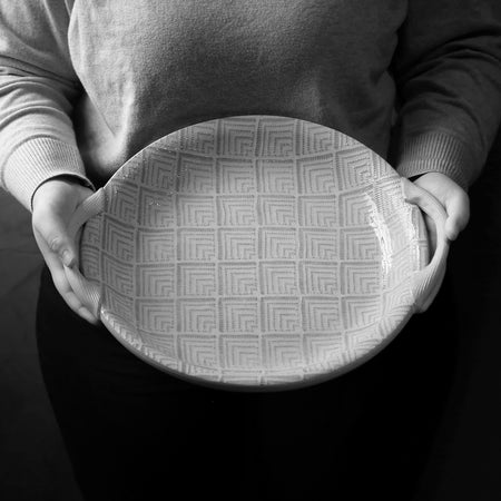 Terrafirma 13" Handled Round Platter / Marrakesh / Black
