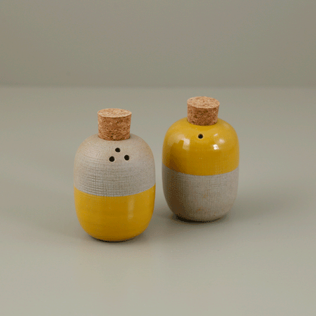 Terracotta Salt & Pepper Set / Ochre