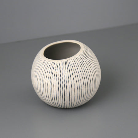 Pettra Porcelain Vase / Blue Dash